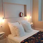 Chateau Bernon Maison D Hotes - Piscine Et Bed and breakfast Queyrac