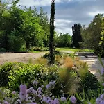 Chateau Bernon Maison D Hotes - Piscine Et Bed and breakfast Queyrac