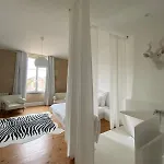 Chateau Bernon Maison D Hotes - Piscine Et 4* Queyrac