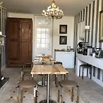 Bed and breakfast Chateau Bernon Maison D Hotes - Piscine Et