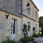 Chateau Bernon Maison D Hotes - Piscine Et Bed and breakfast Queyrac