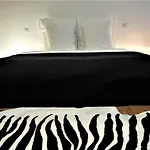 Chateau Bernon Maison D Hotes - Piscine Et 4* Queyrac