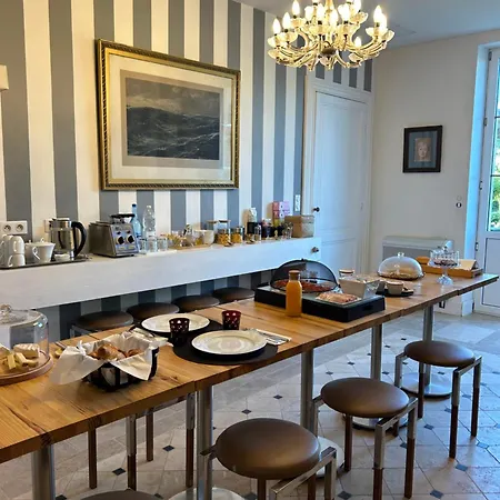 Chateau Bernon Maison D Hotes - Piscine Et 4* Queyrac