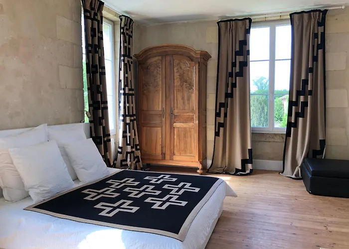 Bed & Breakfast Chateau Bernon Maison D Hotes - Piscine Et