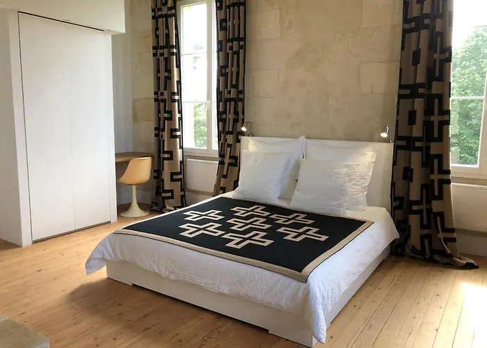 Chateau Bernon Maison D Hotes - Piscine Et 4* Queyrac