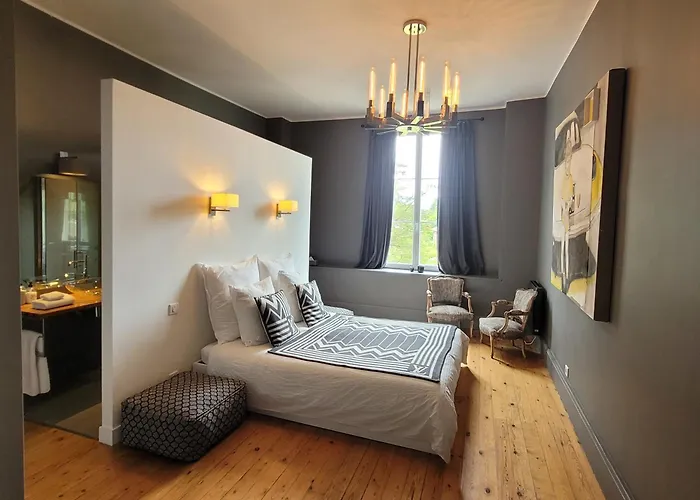 Nocleg ze śniadaniem Chateau Bernon Maison D Hotes - Piscine Et Queyrac