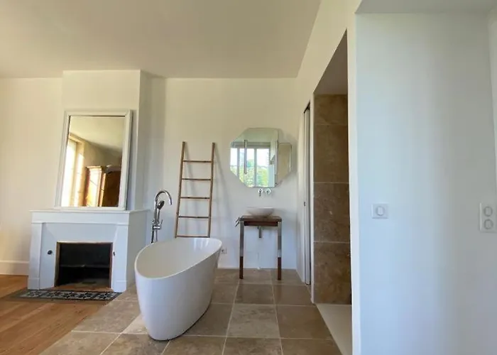 Nocleg ze śniadaniem Chateau Bernon Maison D Hotes - Piscine Et 4*