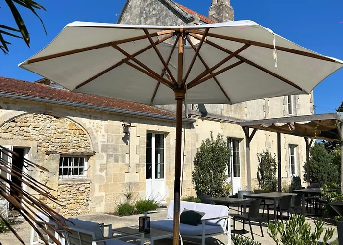 Chateau Bernon Maison D Hotes - Piscine Et Bed & Breakfast