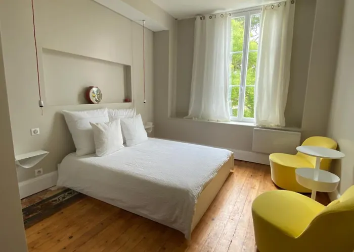 Nocleg ze śniadaniem Chateau Bernon Maison D Hotes - Piscine Et Queyrac