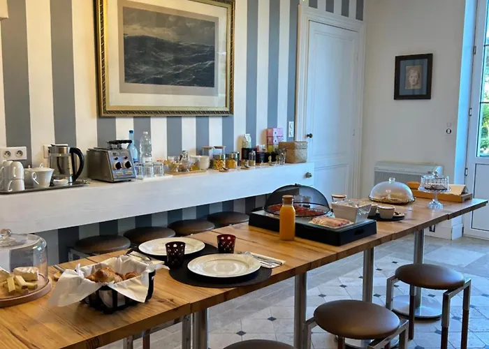 Chateau Bernon Maison D Hotes - Piscine Et 4* Queyrac