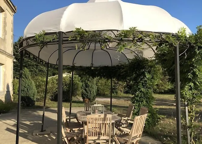 Nocleg ze śniadaniem Chateau Bernon Maison D Hotes - Piscine Et 4*