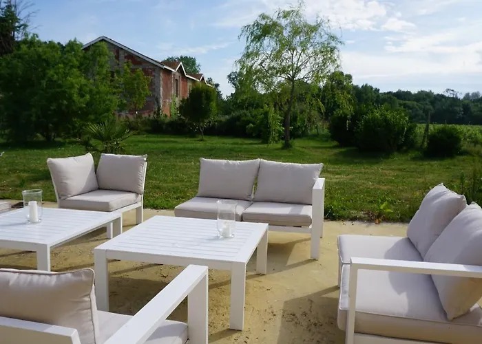 Nocleg ze śniadaniem Chateau Bernon Maison D Hotes - Piscine Et 4*